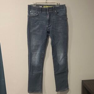 Lee Men's medium wash Blue straight fit tapered leg Jeans